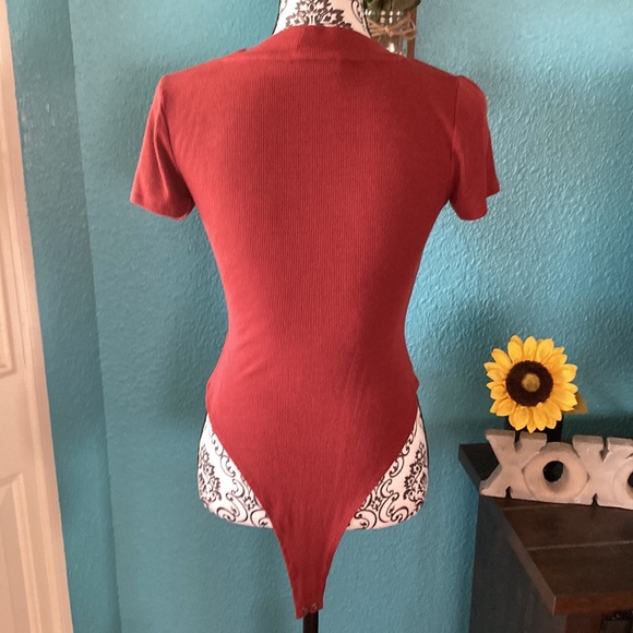 PINK ROSE | Women’s Short Sleeve V-Neck Ribbed Bodysuit - Picture 2 of 6